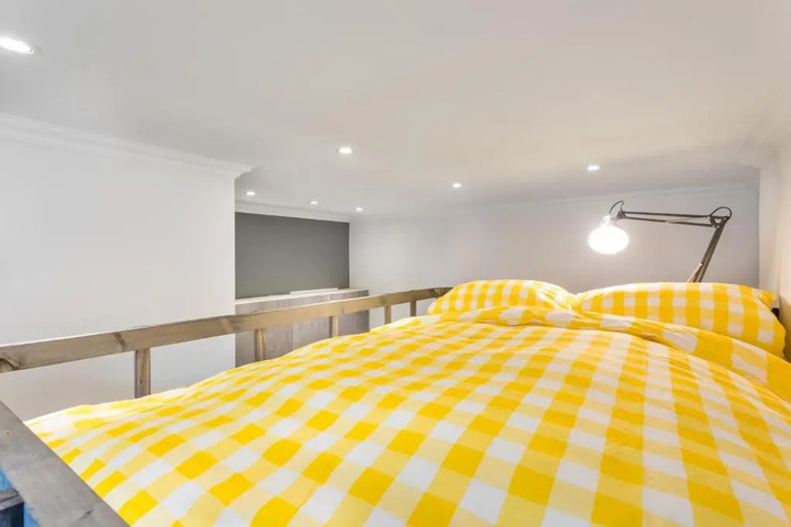 Room 2 of 16