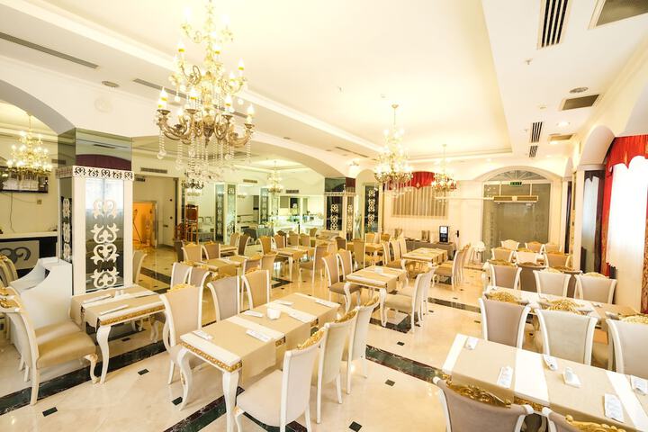 Dining 72 of 93