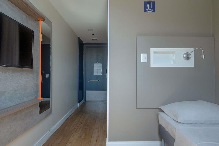 Room 49 of 110