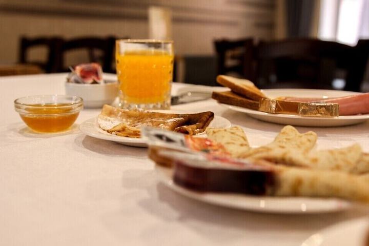 Breakfast/Coffee Service 29 of 35