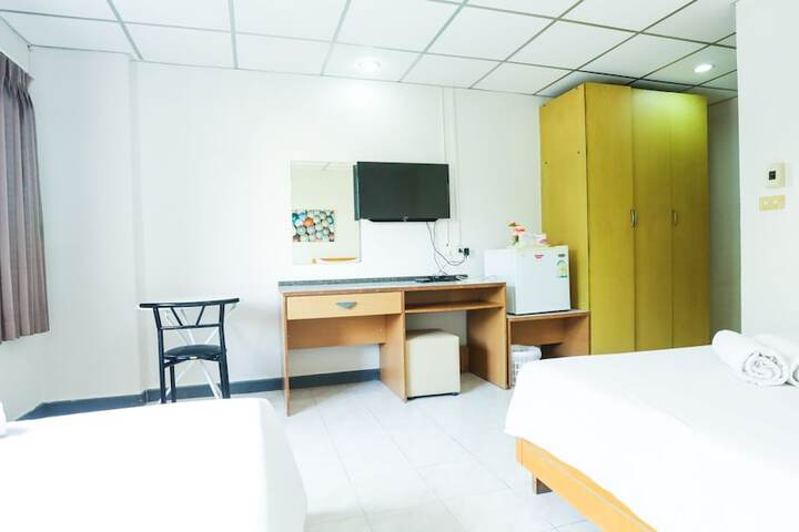 Room 14 of 33