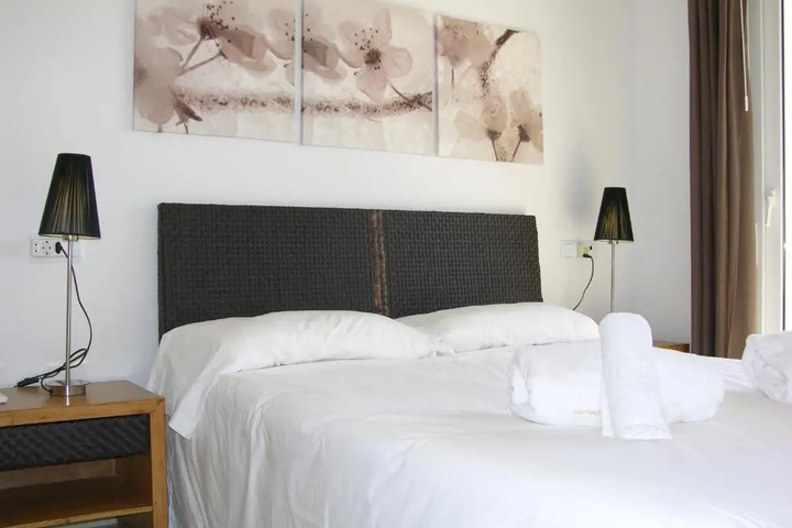 Room 2 of 17