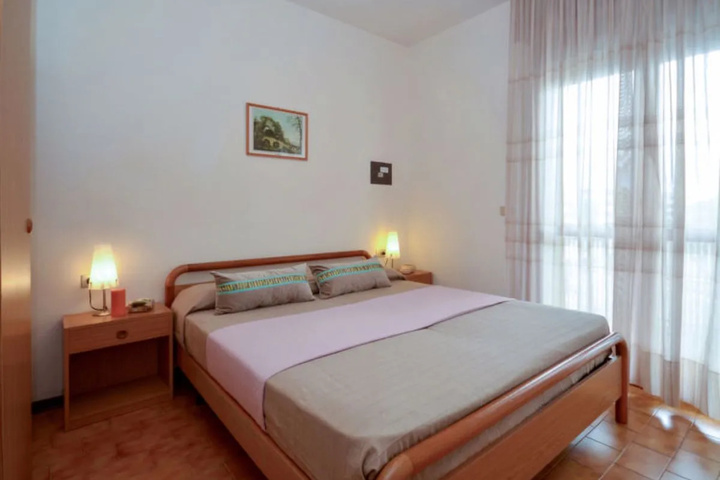 Room 4 of 13