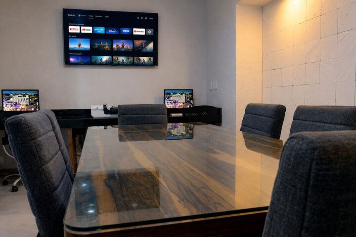 Business Center 40 of 47