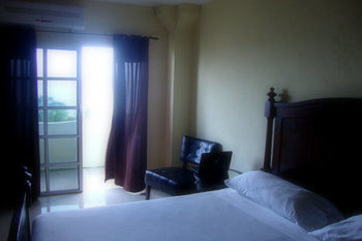 Hotel Suite Photo