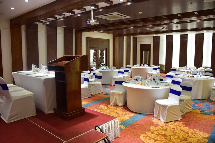 Ballroom/Hall 26 of 36