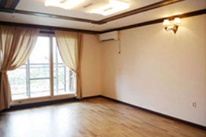 Room 8 of 23