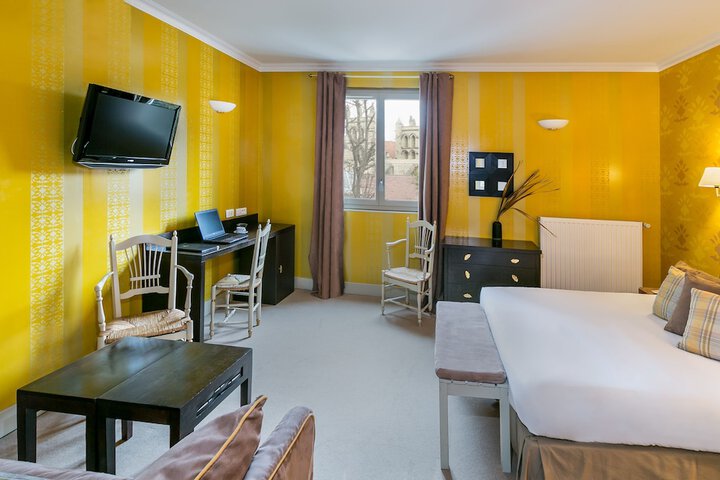 Room 10 of 24