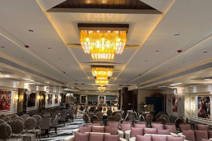 Ballroom/Hall 20 of 22