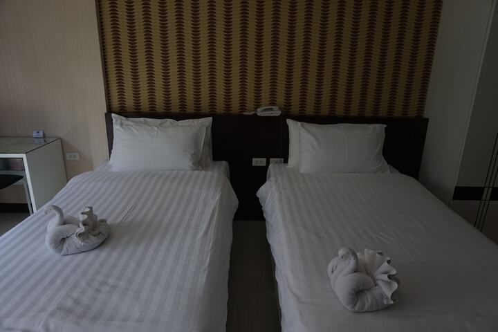 Room 3 of 28