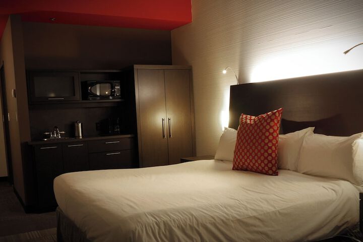 Room 12 of 94