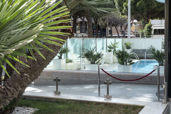 Pool 32 of 49