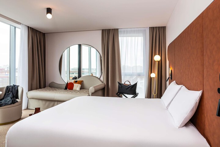 Room 26 of 76