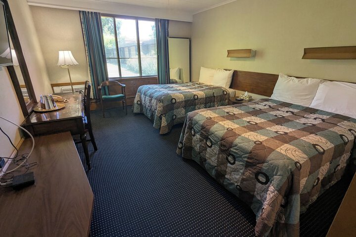 Room 9 of 32