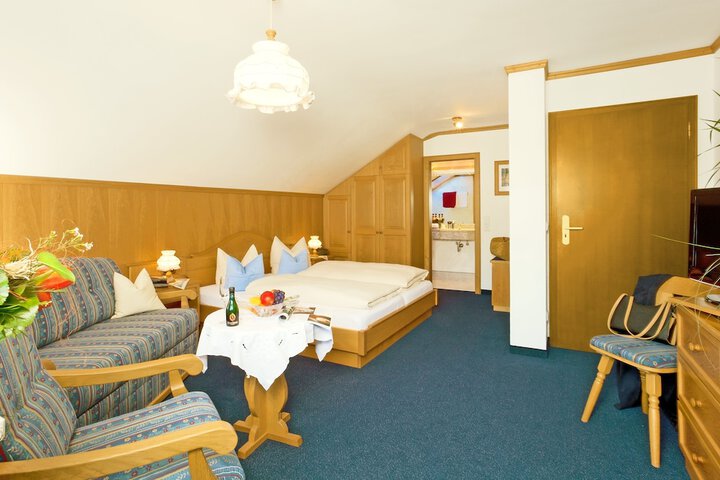 Room 6 of 61