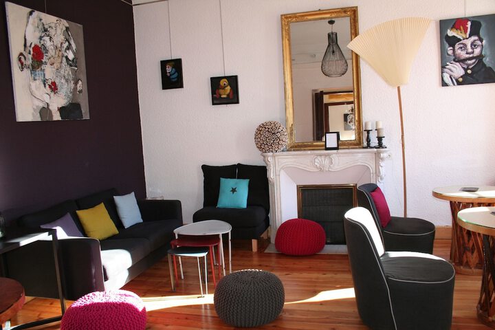 Lounge 91 of 94