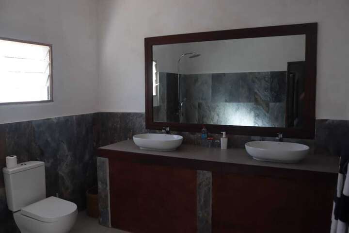 Room 8 of 16
