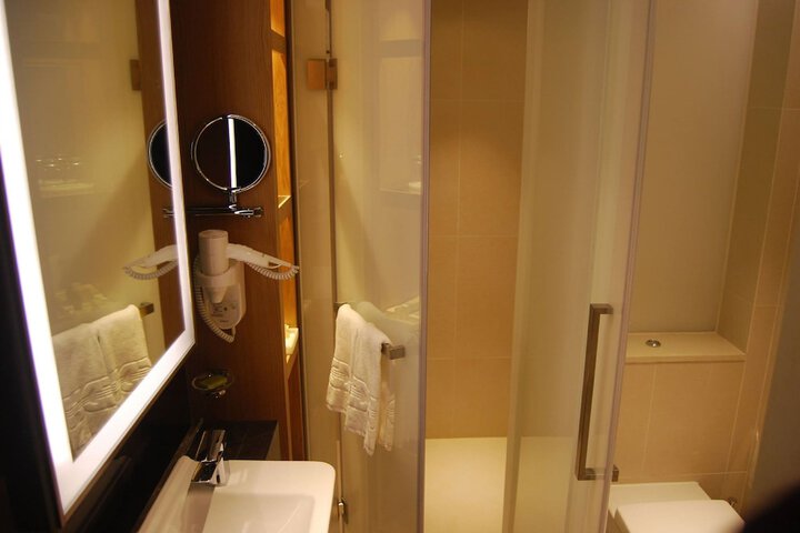 Room 65 of 103