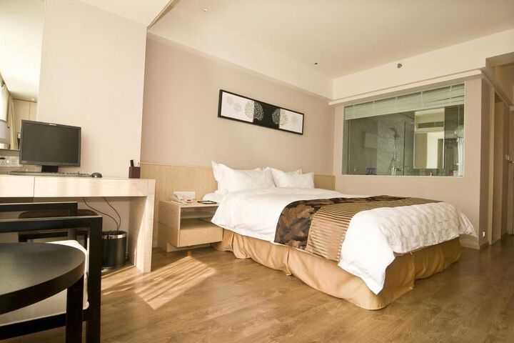 Room 14 of 166