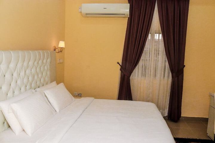 Room 12 of 14