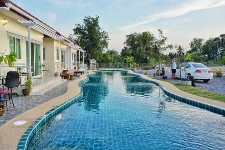 Pool 10 of 14