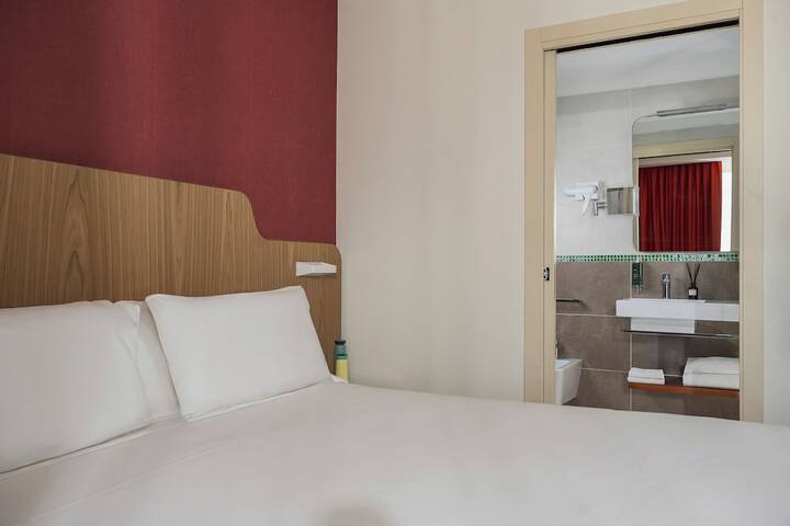 Room 19 of 153