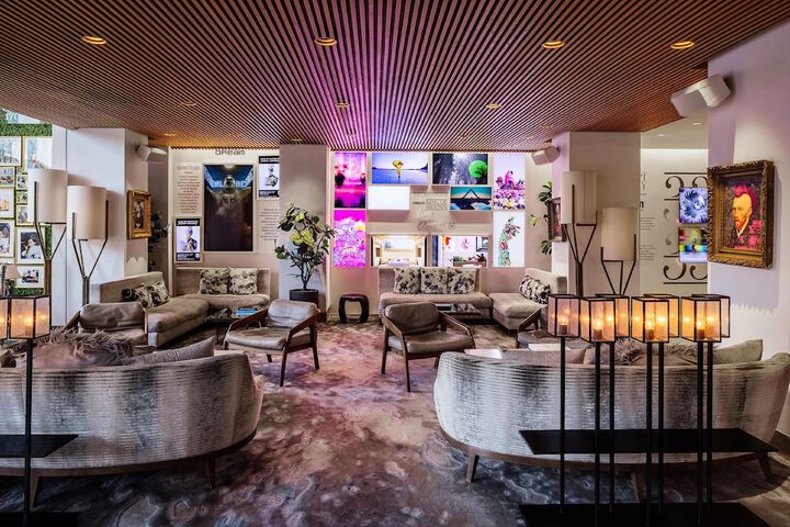 Entrance & Lobby