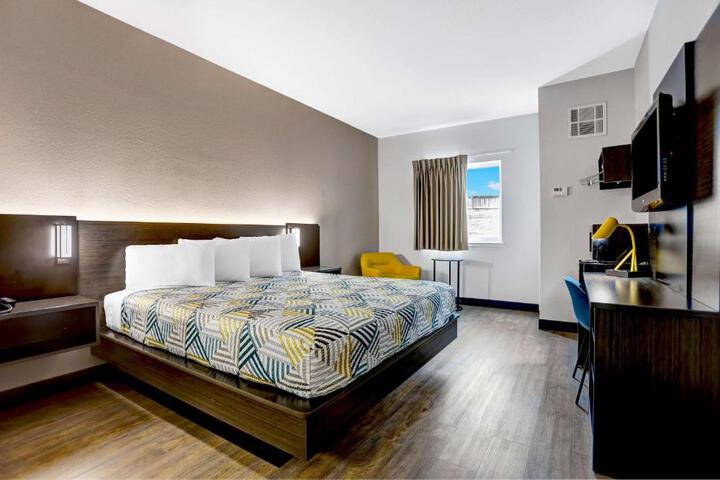 1 King Bed (14 of 15)