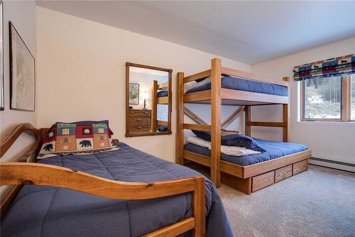 Room 5 of 126