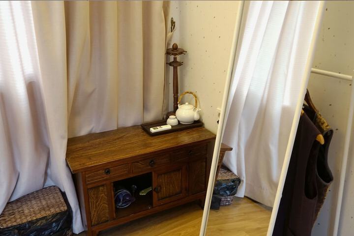 Room 25 of 47