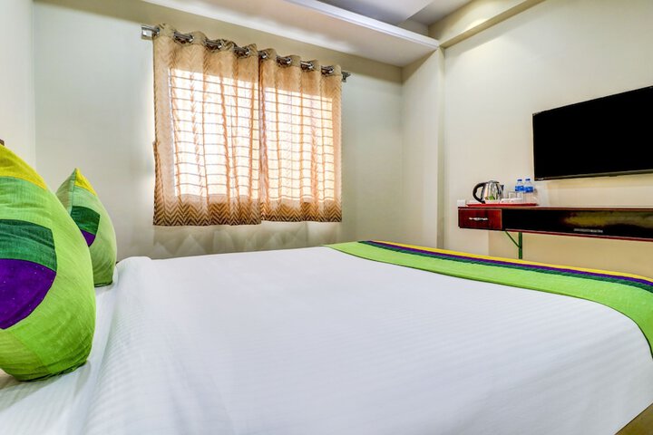 Room 12 of 37