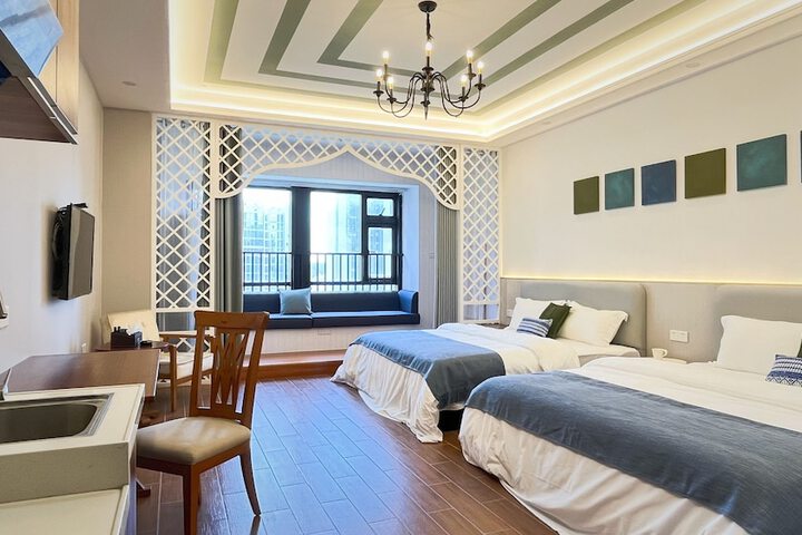 Room 10 of 30