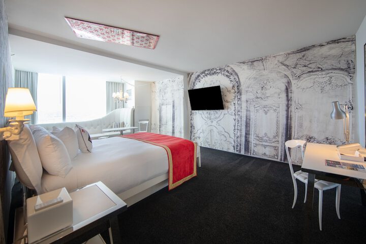 Accessible King Size Bed (29 of 50)