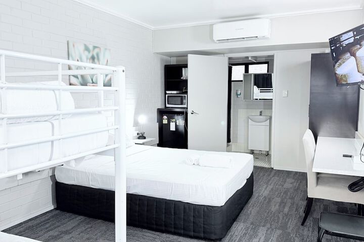 Room 21 of 36