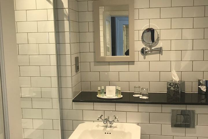 Room 50 of 117