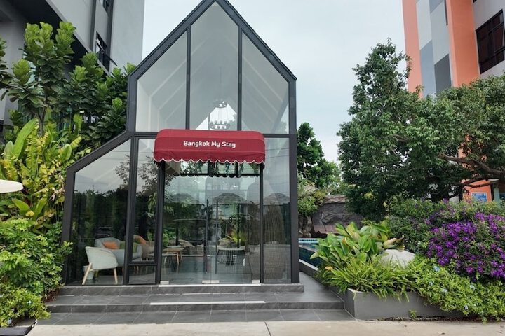 Hotel Exterior 93 of 101