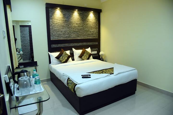 Room 9 of 14