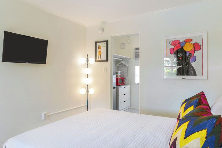 Room 21 of 142