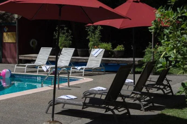 Pool 13 of 22