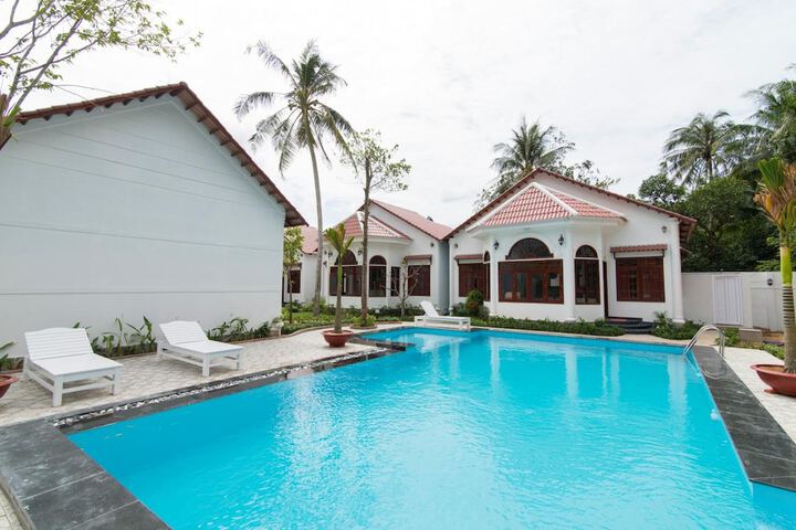 Pools & Facilities
