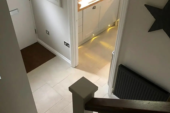 Room 13 of 18