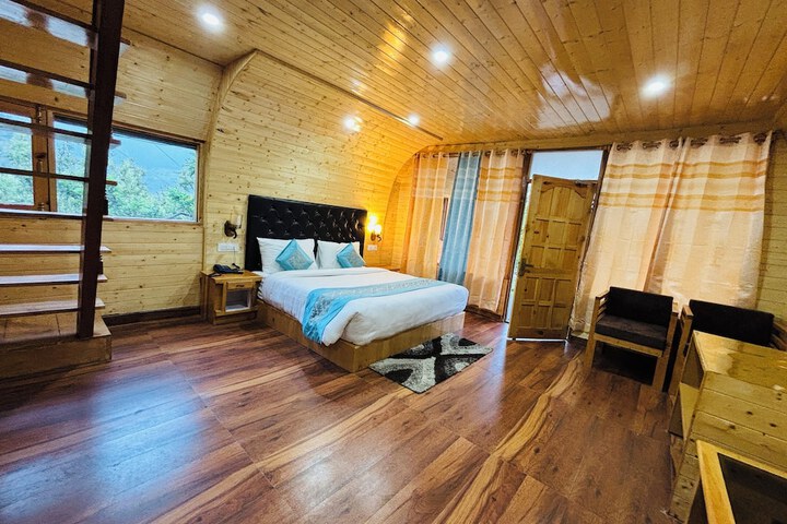 Room 9 of 16