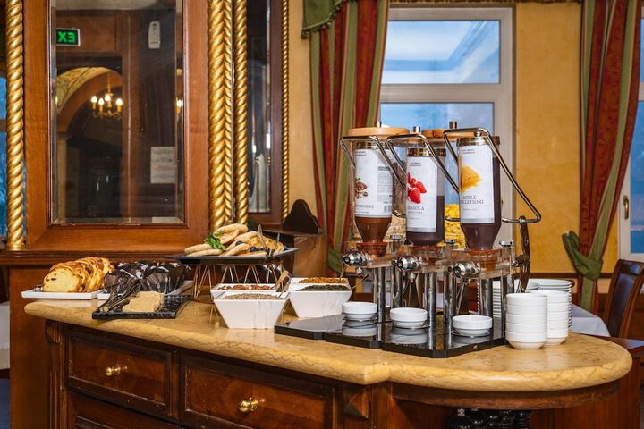 Breakfast/Coffee Service 119 of 159