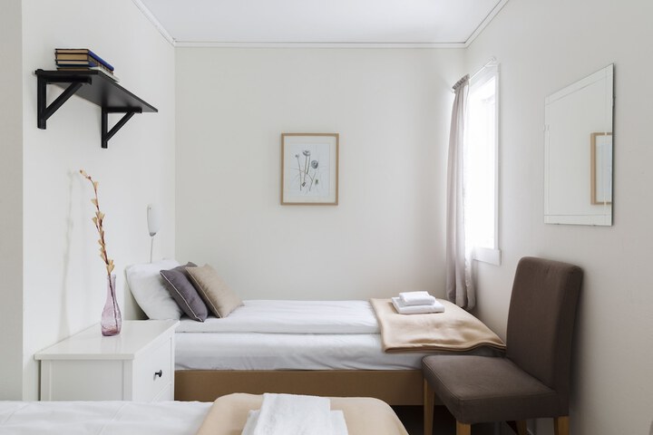 Room 5 of 18