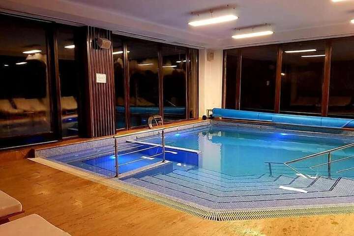 Pool 17 of 44
