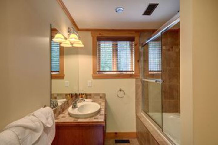 Room 4 of 27