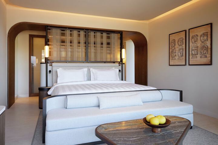 Room 16 of 241
