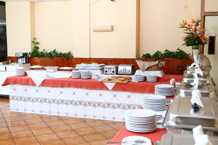 Breakfast/Coffee Service 29 of 47