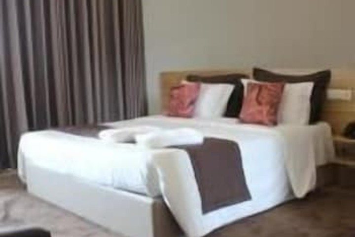 Room 12 of 32
