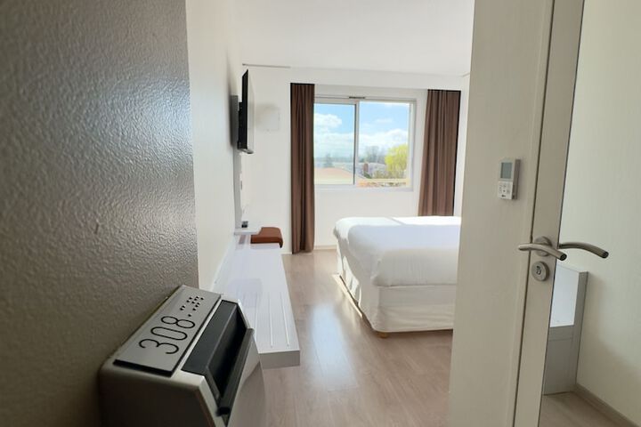 Room 19 of 76